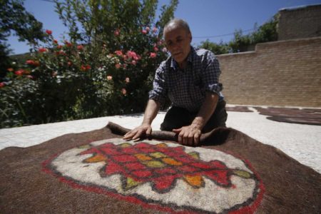 استان سمنان | سمنان برگزاری بیش از ۲۶ ویژهبرنامه به مناسبت هفته صنایعدستی دراستان سمنان