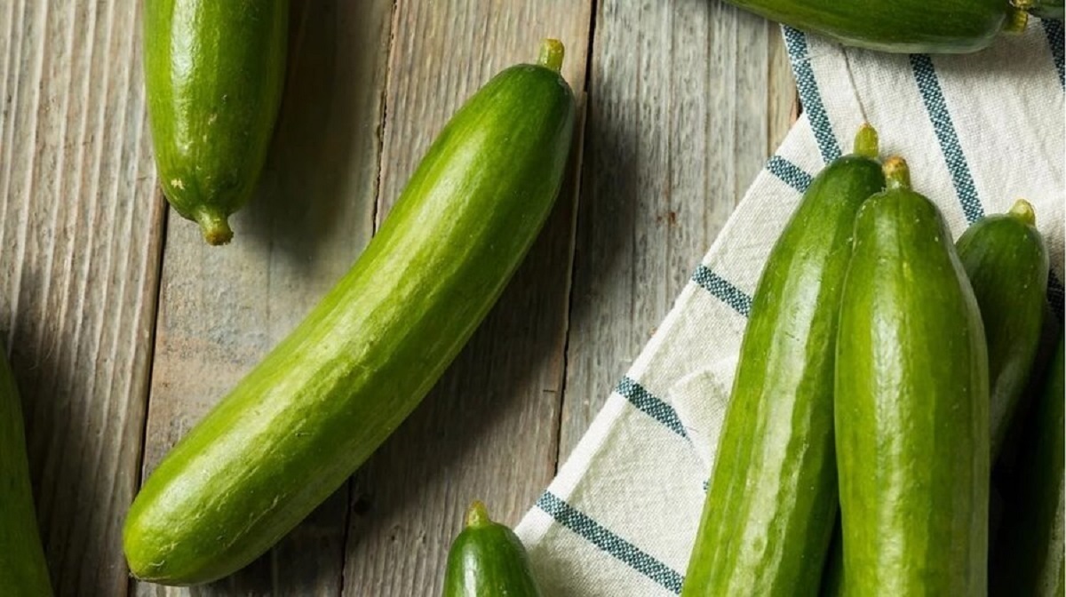 این میوه نفخ شکم را نابود می‌کند و برای تنظیم فشار خون مفید است