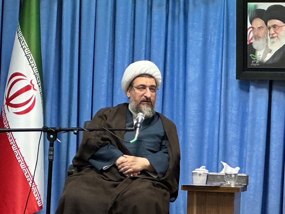 یکی از مشکلات اساسی کشور، نداشتن مدیر اسلامی است