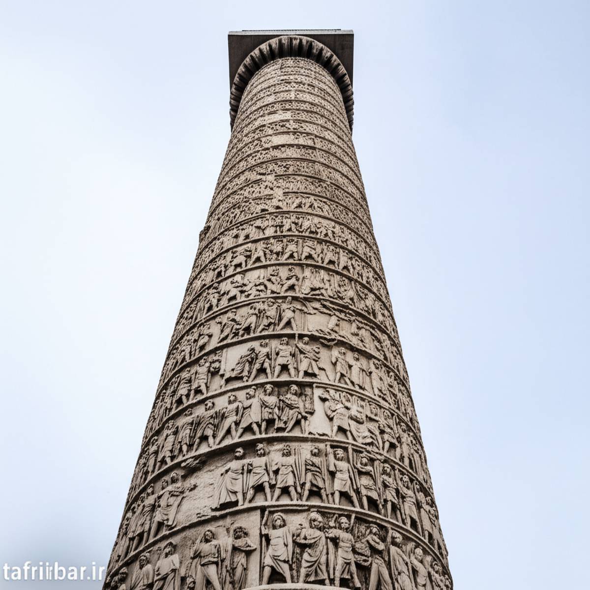 ستون مارکوس اورلیوس رم: تاریخ، نقش برجسته، نکات بازدید