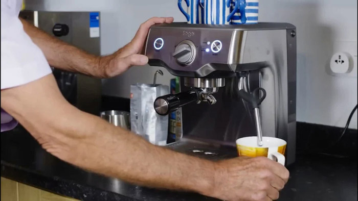 آموزش کار با دستگاه اسپرسوساز: راهنمای جامع